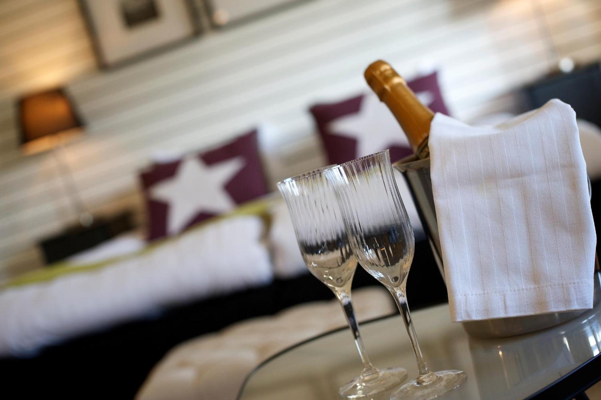Hotell Tinget Sala Kültér fotó