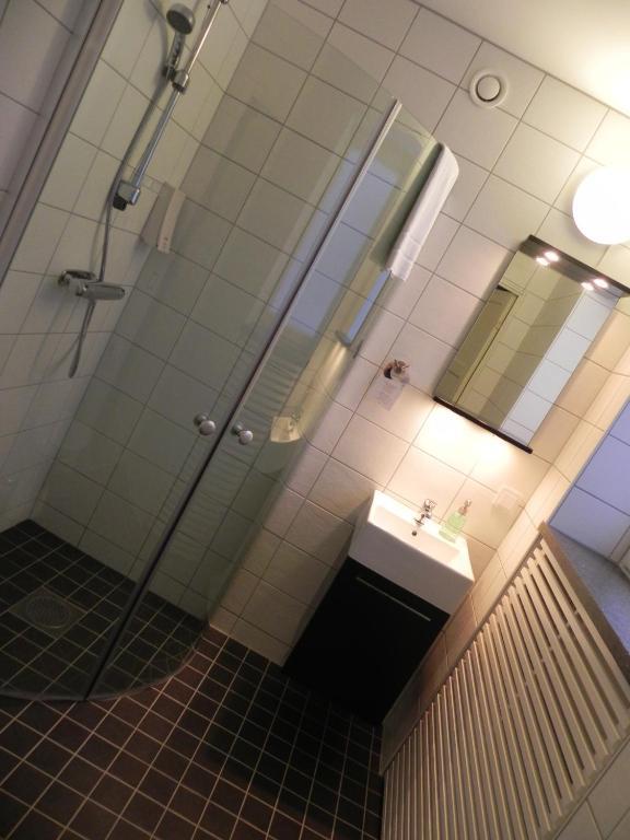 Hotell Tinget Sala Szoba fotó